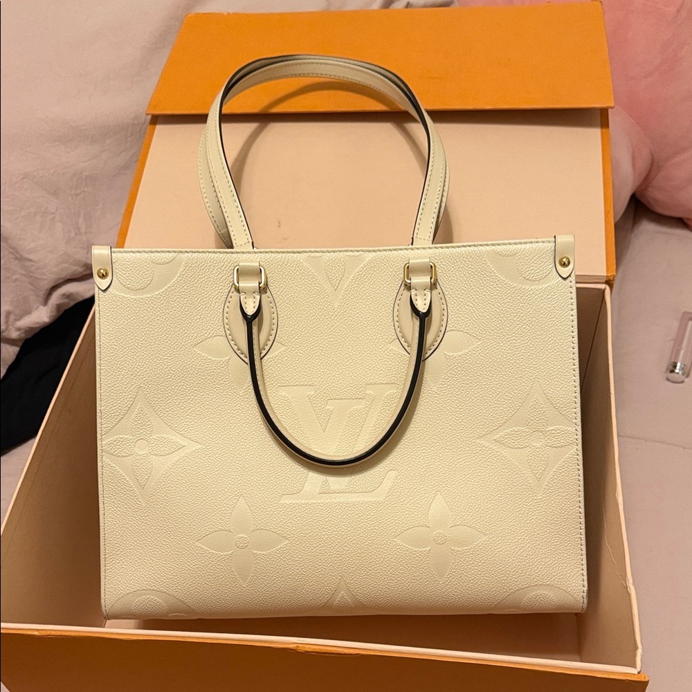 Louis Vuitton Ivory OnTheGo GM